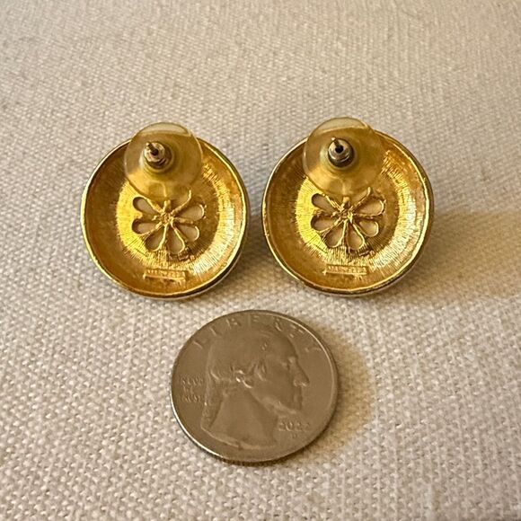 Marvella Signed Mid Century Faux Pearl & Black Enamel Post Button Earrings. - Picture 2 of 5